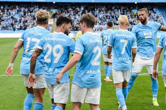 Malmö FFs Sead Haksabanovic jublar med lagkamrater