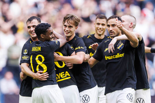 AIKs Bersant Celina jublar med Abdihakin Ali, Yannick