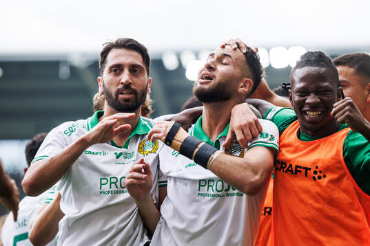 Hammarbys Nahir Besara och Abdelrahman Boudah Saidi jublar