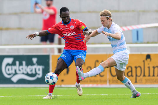 Helsingborgs Adam Akimey och FC Helsingörs Robert Marcus