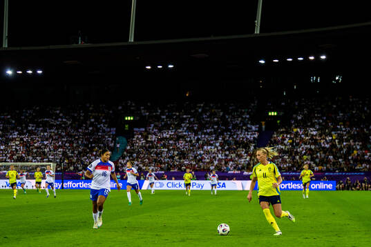 Jessica Carter of England and Stina Blackstenius of Sweden