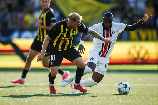 Mikkel Rygaard Jensen of Häcken and Cedric Badolo of