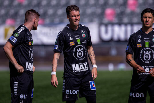 Örebros Samuel Kroon innan fotbollsmatchen i Superettan