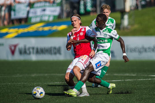 Sandvikens IFs Johan Arvidsson och Västerås Mamadou