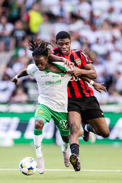 Hammarbys Frank Junior Adjei och Brommapojkarnas Ezekiel