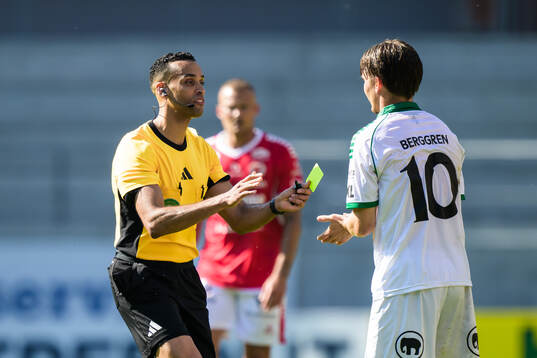 Brages Gustav Berggren blir varnad av domare Domare Farouk