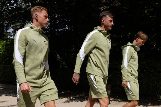 Julius Lindberg, goalkeeper Andreas Linde and Samuel Leach