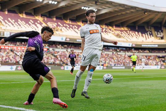 Tristan Degreef of Anderlecht and Adam Lundkvist of Häcken