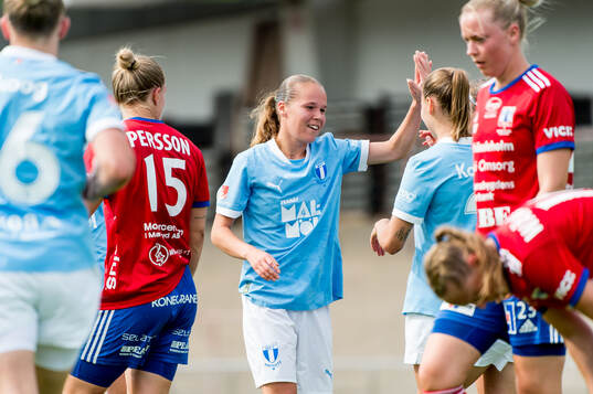 Malmö FFs Karoline Olesen jublar