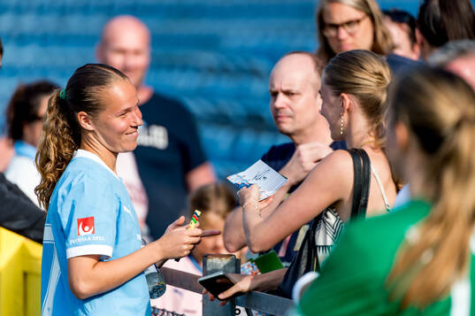 Malmö FFs Karoline Olesen och supportrar