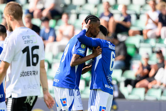 GIF Sundsvalls Yacqub Finey och Marc Manchon jublar