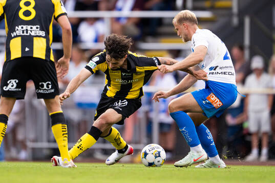 Hammarbys Sebastian Tounekti och Värnamos Johan Rapp