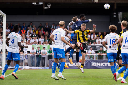 Kamp i Värnamos straffområde mellan Värnamos målvakt