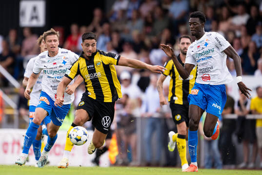 Hammarbys Jusef Erabi och Värnamos Rufai Mohammed