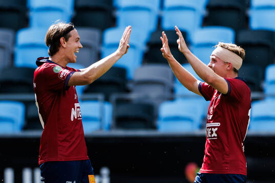 Örgrytes Noah Christoffersson och Isak Dahlqvist jublar