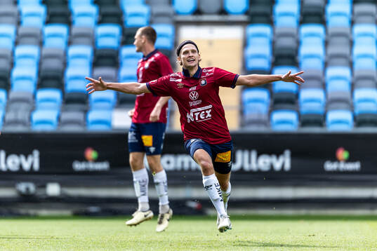 Örgrytes Charlie Vindehall jublar