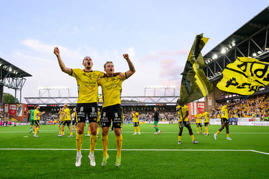 Elfsborgs Rasmus Wikström och Frederik Ihler jublar