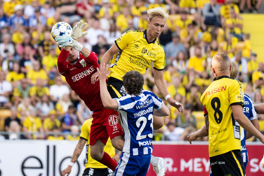 IFK Göteborgs målvakt Elis Bishesari och Elfsborgs Leo