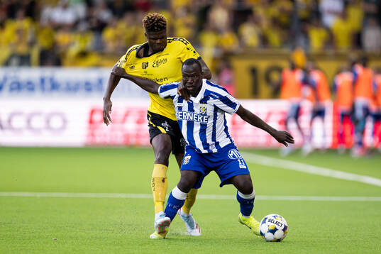 Elfsborgs Terry Yegbe och IFK Göteborgs Saidou Alioum