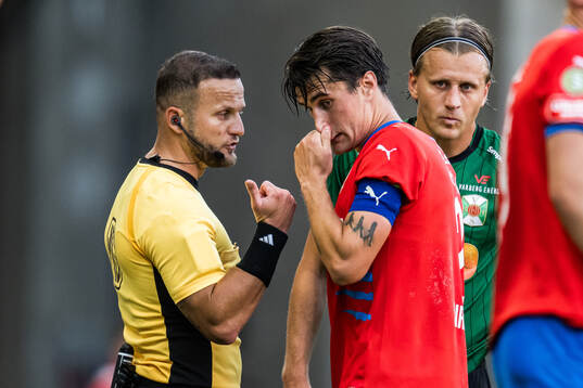 Domare Rinon Hasani, Helsingborgs Jon Birkfeldt och