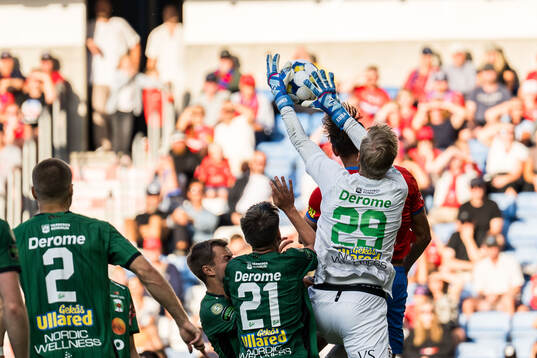 Varbergs målvakt Fredrik Andersson och Helsingborgs Jon