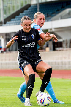 Växjö DFFs Larkin Russel och Malmö FFs Petronella Winblad