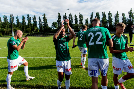 Jönköpings Södras spelare jublar