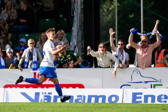 Värnamos Otso Liimatta jublar