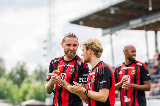 Östersunds Ali Suljic i samtal med Simon Marklund