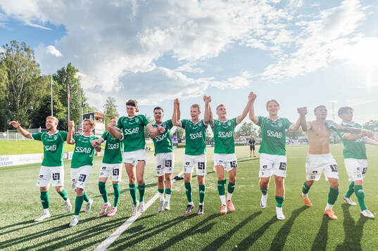 Brages spelare jublar