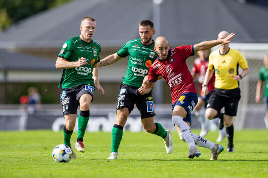 Varbergs Anton Liljenbäck, Erion Sadiku och Örgrytes Amel