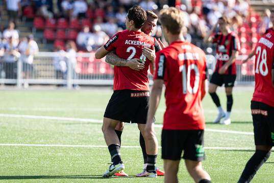 Brommapojkarnas Kevin Ackermann och Rasmus Örqvist  jublar