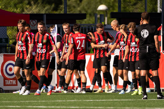 Brommapojkarnas Adam Skanning Jakobsen jublar med