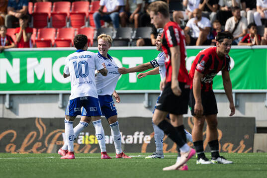 IFK Norrköpings Isak Andri Sigurgeirsson jublar med David