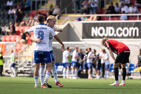 IFK Norrköpings Isak Andri Sigurgeirsson jublar med Arnor