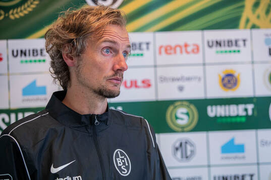 Landskronas tränare Robin Asterhed  på presskonferensen