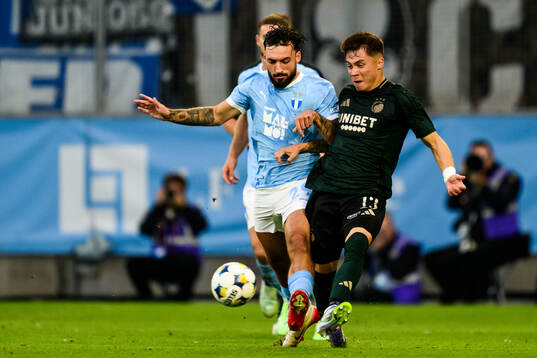 Sead Haksabanovic of Malmö FF and Rodrigo Huescas of FC