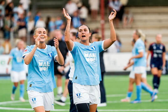 Malmö FFs Beatrice Persson och Isabella D'Aquila jublar