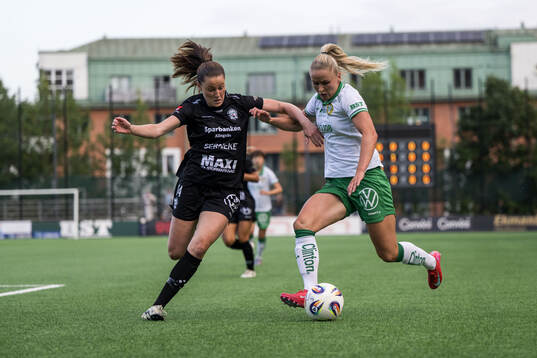 Alingsås Ina Österlind och Hammarbys Anna Jøsendal