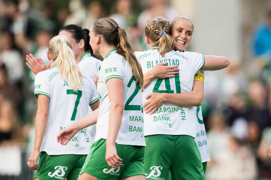 Hammarbys Julie Blakstad och Alice Carlsson jublar