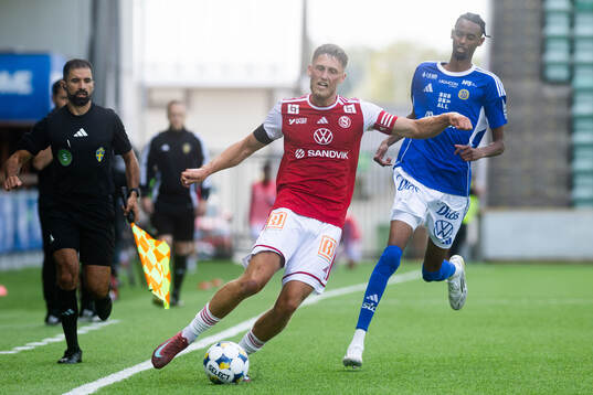 Sandvikens IFs Emil Engqvist och GIF Sundsvalls Yacqub Finey