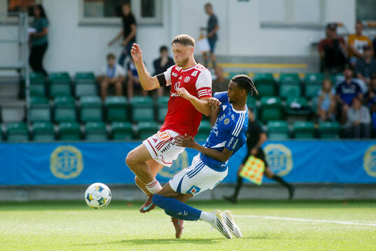 Sandvikens IFs Emil Engqvist och GIF Sundsvalls Yacqub Finey