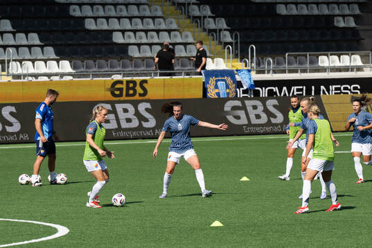 Djurgårdens Pauline Hammarlund värmer upp