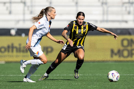 Djurgårdens Ebba Hed och Häckens Tabby Tindell