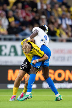 Elfsborgs Leo Östman och Värnamos Rufai Mohammed