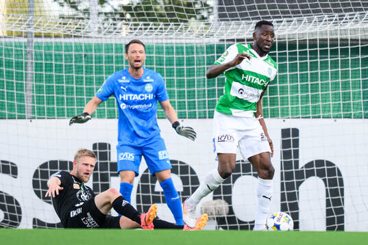 Örebros Kalle Holmberg och Västerås Frederic Nsabiyumva