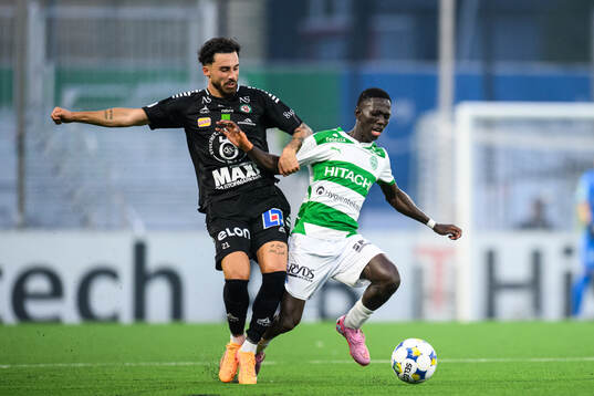 Örebros Simon Amin och Västerås Mamadou Ousmane Diagne