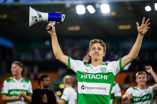 Västerås Simon Gefvert jublar