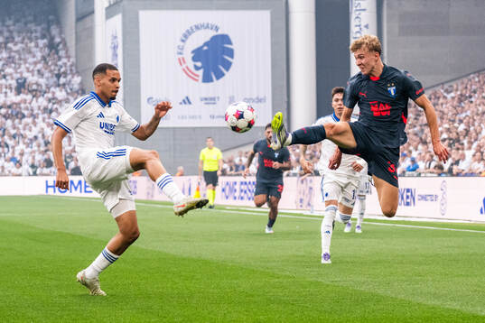 Gabriel Pereira of FC Copenhagen and Hugo Bolin of Malmö FF