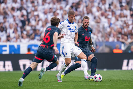 Andreas Cornelius of FC Copenhagen and Pontus Jansson of